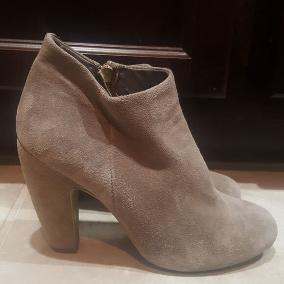 STEVE MADDEN Putty Suede Booties - Size 10 - Picture 1 of 7